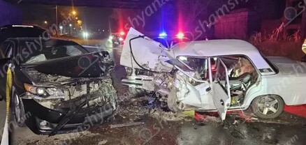 Երևանում՝ Արտաշատի խճուղում, բախվել են Toyota Camry-ն ու Vaz 2106-ը․ կա 1 զոհ, 2 վիրավոր․ shamshyan.com