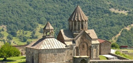 Հայտնի է՝ որտեղ են ծառայելու Արցախի թեմի հոգևոր հայրերը