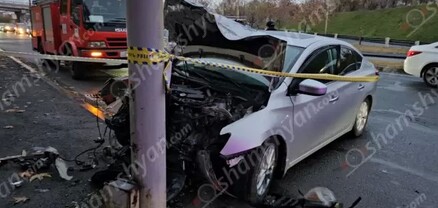 Երևանում բախվել են Toyota-ն ու Nissan-ը, վերջինն էլ կոտրել է ծառն ու հայտնվել հանդիպակաց երթևեկելի գոտում. կան վիրավորներ. shamshyan.com