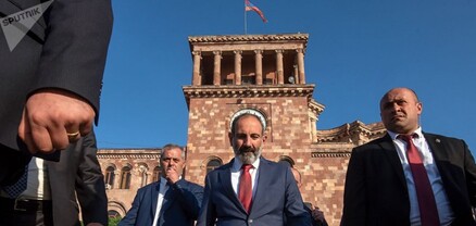 Թիկնապահված, թե… ահին թիկնած. Փաստ