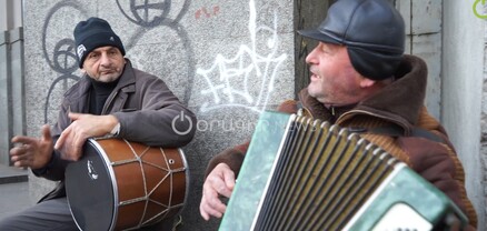 Վրացի երաժիշտները Թբիլիսիի Ազատության հրապարակում հայերեն են երգում