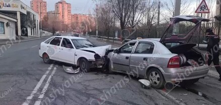 Երևանում ճակատ ճակատի բախվել են Opel-ն ու ՎԱԶ 217230-ը. կան վիրավորներ. shamshyan.com