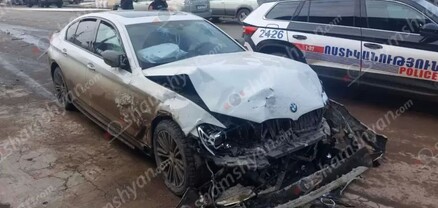 Մխչյանում բախվել են BMW-ն ու Opel-ը. Opel-ն էլ կոտրել է բնակչի տան ցանկապատը. կան վիրավորներ. shamshyan.com