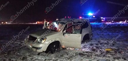 Մերկասառույցի պատճառով Lexus-ը շրջվելով հայտնվել է դաշտում. կան վիրավորներ. shamshyan.com