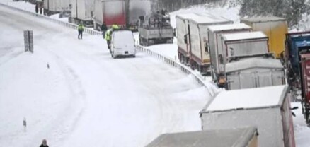 Շվեդիայում ձնաբքի պատճառով շուրջ 1000 մեքենա և բեռնատար մնացել է մայրուղու վրա