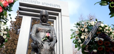 Նպատակը Հայաստանին Ռուսաստանի հետ թշնամացնելն է․ շրջափակված Լենինգրադի երեխաների հուշարձանին ծաղիկներ են խոնարհել 