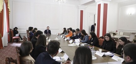 ՀՀ ԱԺ խմբակցությունների ղեկավարները հանդիպել են երիտասարդ մասնագետների հետ