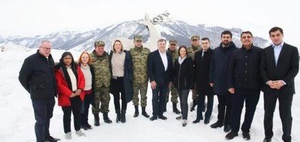 Մեծ Բրիտանիայի պատվիրակությունը սեպտեմբերյան պատերազմի հետևանքով տուժած Ջերմուկի հատվածներում էր