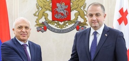Դեսպան Սմբատյանն ու Վրաստանի ՊՆ նախարարն անդրադարձել են պաշտպանության ոլորտում առկա համագործակցությանը