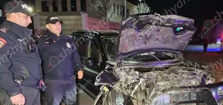Երևանում բախվել են BMW X-ն ու Nissan X-Trail-ը․ կան վիրավորներ․ shamshyan.com