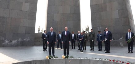 Հունաստանի ՊՆ ղեկավարը հարգանքի տուրք է մատուցել Հայոց ցեղասպանության զոհերի հիշատակին