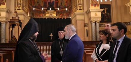 Նազելիի վարդն ու Կահիրեն․ Հրապարակ