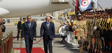 Նիկոլ Փաշինյանին դիմավորել է Եգիպտոսի վարչապետը