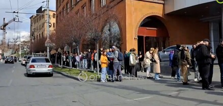 Բողոքի երթ՝ ՌԴ դեսպանատան դիմաց․ քվեարկել ցանկացողների հերթը հասնում է մինչև քաղաքապետարան