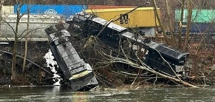 Փենսիլվանիայում գնացքը ռելսերից դուրս է եկել, վագոններից մի քանիսն ընկել են գետը