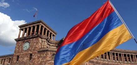 Կառավարությունն էլի կպավ պետական սիմվոլներին. Հրապարակ