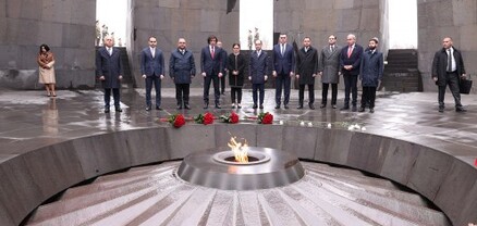Վրաստանի վարչապետը հարգանքի տուրք է մատուցել Հայոց ցեղասպանության զոհերի հիշատակին