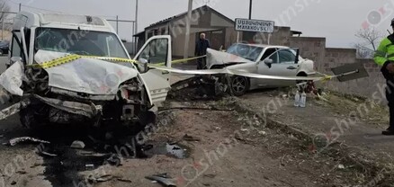 Մայակովսկի գյուղի սկզբնամասում ճակատ ճակատի բախվել են Mercedes-ն ու Ford Transit-ը․ կան վիրավորներ․ shamshyan.com