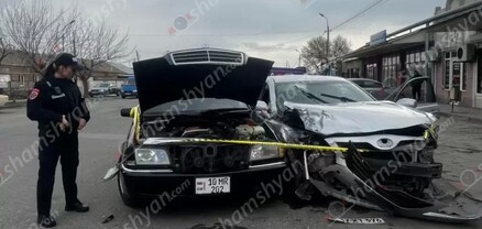 Վաղարշապատում բախվել են Mercedes-ը, Toyota Corolla-ն ու Hyundai Sonata-ն․ կա վիրավոր․ shamshyan.com
