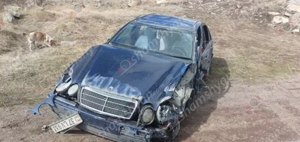 Սյունիքի մարզում Mercedes-ը բախվել է արգելապատնեշին և կողաշրջվել․ կան վիրավորներ․ shamshyan.com