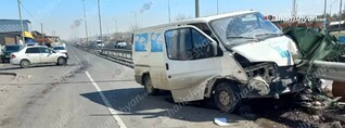 Երևանում բախվել են «Nissan»-ն ու «Ford Transit»-ը, որն էլ բախվել է արգելապատնեշին. վարորդները հոսպիտալացվել են․ shamshyan.com