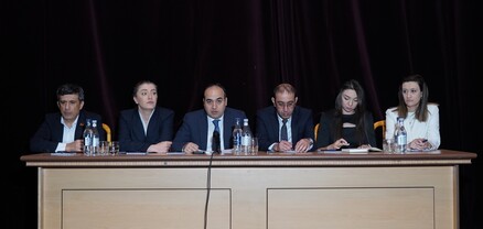 Արարատի մարզպետն ու Կառավարության ներկայացուցիչները հանդիպել են մարզում բնակվող արցախցիների հետ