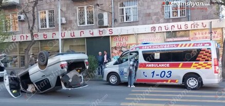 Երևանում բախվել են Volkswagen Vento-ն ու Changan-ը. Volkswagen-ը գլխիվայր շրջվել է. shamshyan.com