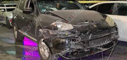 Երևանում բախվել են Porche Cayenne-ն, Toyota-ն և Subaru-ն․ վերջինը հայտնվել է մայթին․ shamshyan.com