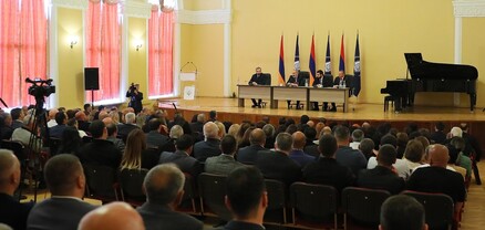 Նիկոլ Փաշինյանը Վանաձորում կուսակցության նիստ է արել