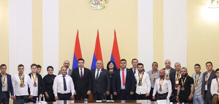 Ալեն Սիմոնյանն ընդունել է Հայաստանի պաուերլիֆտինգի հավաքականի մարզիկներին