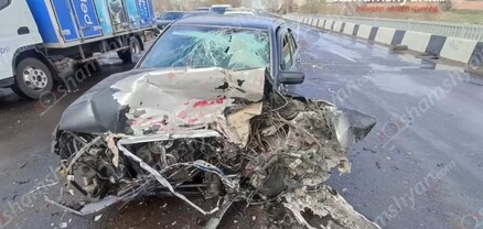Թբիլիսյան խճուղում բախվել են «Mercedes»-ը, «Kia»-ն ու «Toyota»-ն. կան վիրավորներ. shamshyan.com