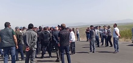 Նիկոլ, դավաճա՛ն. քաղաքացիները փակել են Երևան-Գյումրի ճանապարհը