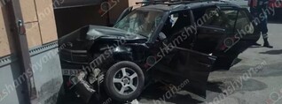 Բագրևանդի փողոցում բախվել են «Hyundai»-ն ու «Mercedes»-ը. վերջինն էլ բախվել է պատին. shamshyan.com