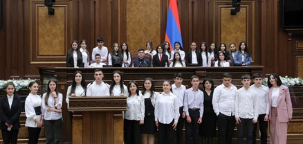 Մայրաքաղաքի և մարզերի մի խումբ աշակերտներ հյուրընկալվել են Ազգային ժողովում