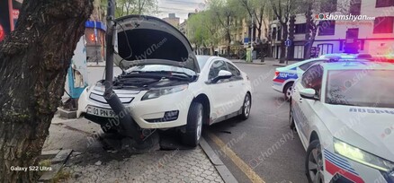 Երևանում 25-ամյա վարորդը «Chevrolet»-ով բախվել է երթևեկությունը կարգավորող ցուցանակին․ shamshyan.com