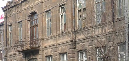 Գյումրիի պատմական շենքերը փլուզման եզրին են․ պետությունը ձեռքերը լվանում է