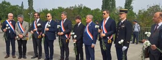 ՀՀ-ում Ֆրանսիայի դեսպանը հարգանքի տուրք է մատուցել Հայոց ցեղասպանության զոհերի հիշատակին