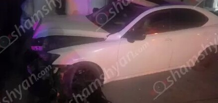 Երևանում Lexus-ը բախվել է գազի խողովակին, կոտրել այն. սկսվել է գազի արտահոսք. shamshyan.com