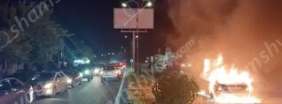 «Nissan Tida»-ում տեղի է ունեցել պայթյուն՝ հրդեհի բռնկումով. ավտոմեքենան վերածվել է մոխրակույտի․ shamshyan.com