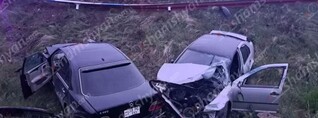 Կոտայքի մարզում բախվել են Mercedes-ն ու Volkswagen-ը․ ավտոմեքենաները հայտնվել են ձորակում․ կա վիրավոր․ shamshyan.com