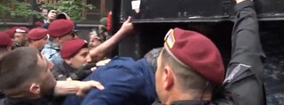 Կարմիրբերետավորներ բերման ենթարկեցին Աբովյան փողոցում իրազեկման երթի մասնակիցներին
