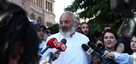Ինչ է քննարկել Սրբազանը պատգամավորների հետ․ Հրապարակ