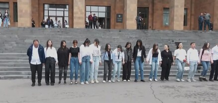 ԵՊՀ-ում Բագրատ Սրբազանին ուսանողները դիմավորեցին քոչարի պարելով