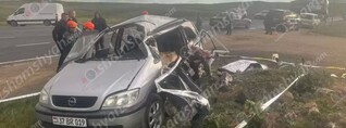Սյունիքի մարզում բախվել են «Opel Zafira»-ն ու «KamAZ»-ը. կա 2 զոհ, 1 վիրավոր. shamshyan.com