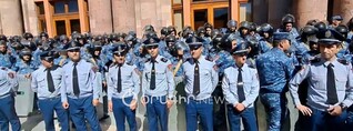 Ոստիկանները «գրավել են» Կառավարության շենքը