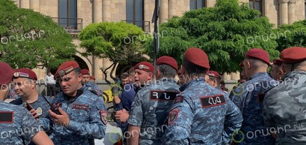 Թուրքը հերդ ա. կարմիրբերետավորը՝ ցուցարարին