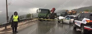 Տավուշի մարզում բախվել են «Mercedes»-ն ու «Iveco» «մանիպուլյատոր»-ը․ կա 3 վիրավոր. shamshyan.com