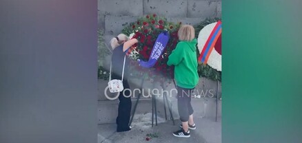 Քաղաքացիները «Սրբազան պայքար» գրությամբ ծաղկեպսակով ծածկել են Փաշինյանի անունից դրված ծաղկեպսակը