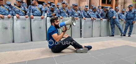 «Լրագրող վարչապետ»-ը թույլ ա հնչում․ քաղաքացիները վանկարկում են «Սրբազան, վարչապետ»