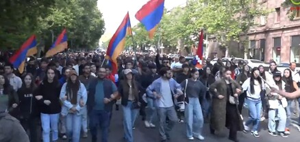 Ցուցարարները երթով գնում են Հանրապետության հրապարակ